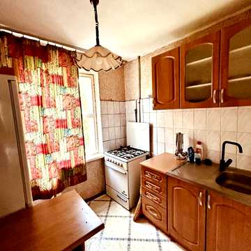 Дарницький бульв., 4