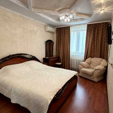Олександра Мишуги вул., 8