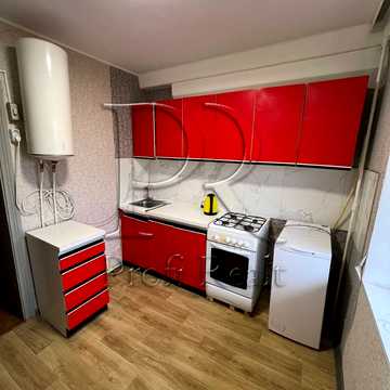 Мілютенка вул., 7