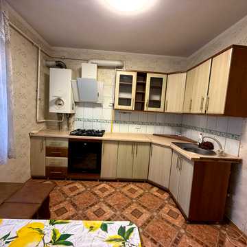 Металургів вул., 30