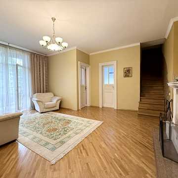 Кирила і Мефодія вул., 31