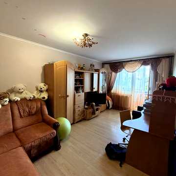 Миколи Леонтовича вул., 32