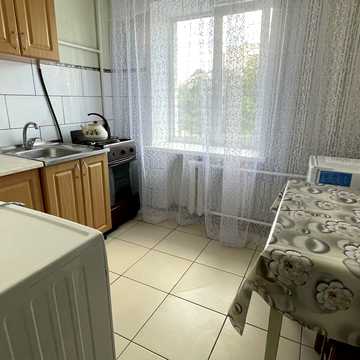 Ялтинська вул., 6