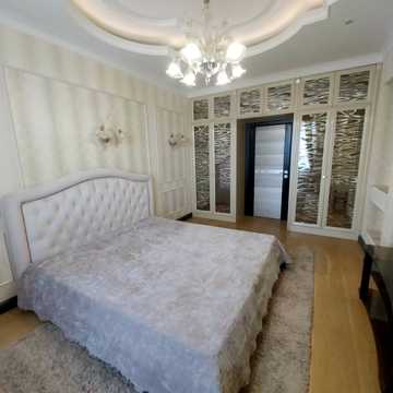 Дмитрівська вул., 82