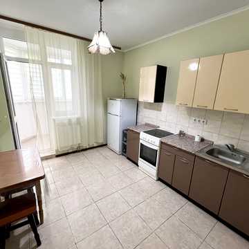 Сім'ї Кульженків вул. (Петра Дегтяренка), 33
