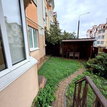 Богдана Хмельницького вул., 7