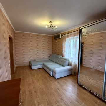Космонавтів вул., 14