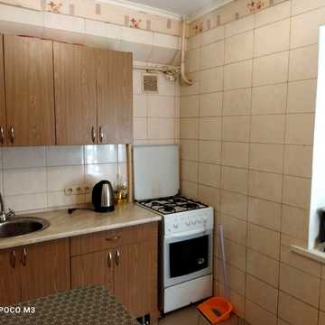 Академіка Корольова вул., 8
