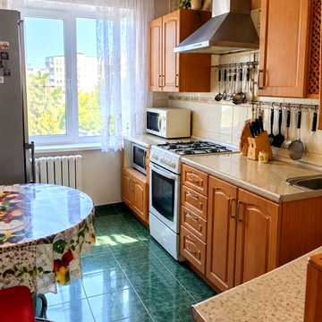 Тополина вул., 22