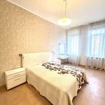 Мироносицька вул., 15