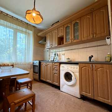 Захарівська вул., 7
