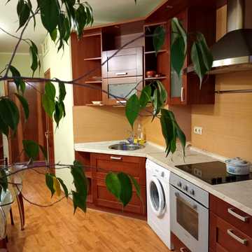 Академіка Корольова вул., 122