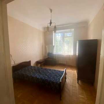 Івана Світличного вул. (Петровського), 4