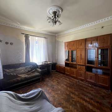 Володимира Сосюри вул., 2