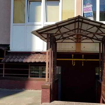Академіка Амосова вул., 63