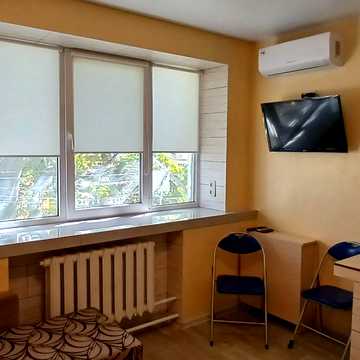 Захисників України вул. (1-го Травня), 7
