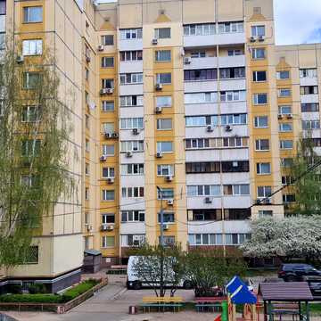 Івана Пулюя вул., 1