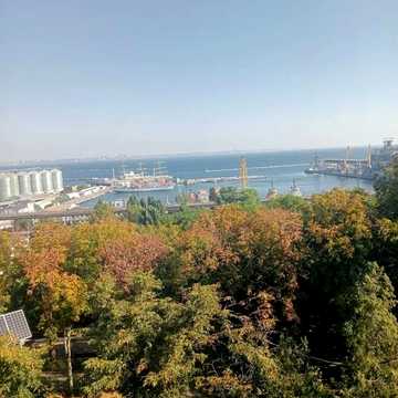 Торгова вул., 1