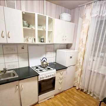 Академіка Янгеля вул., 12