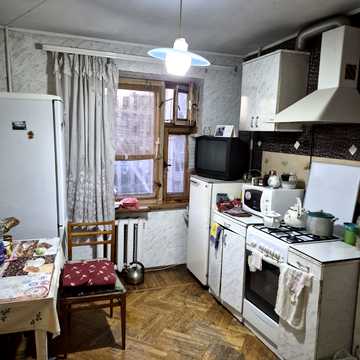 Олександра Поля вул., 44