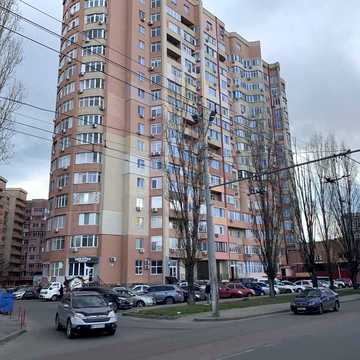 Небесної Сотні просп. (Маршала Жукова), 3А/1