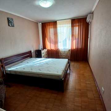 Олександра Архипенка вул. (Мате Залки), 8-Б