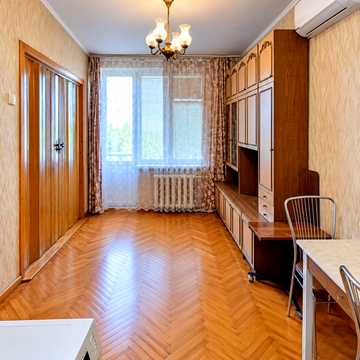 Мілютенка вул., 3