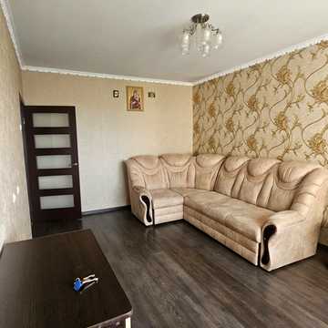 Ялтинська вул., 15