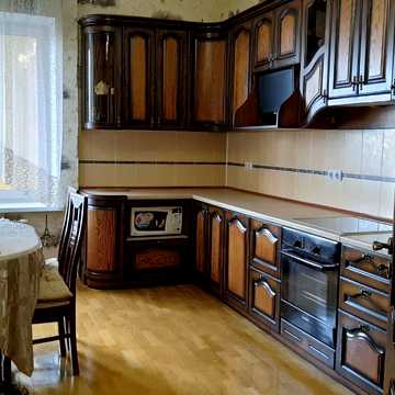 Дмитрівська вул., 69