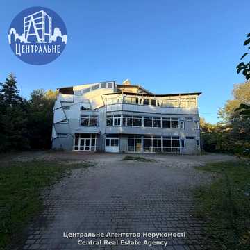Комунальників вул., 1