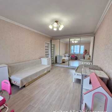 Смілянська вул., 17
