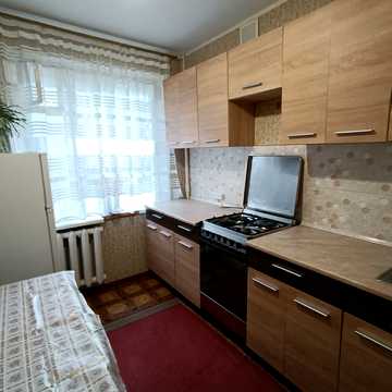 Давида Ойстраха вул. (Затонського), 4