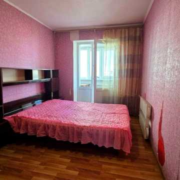 Космодромна вул., 8