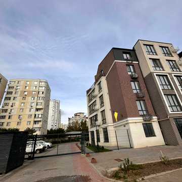 Академіка Сахарова вул., 52-В