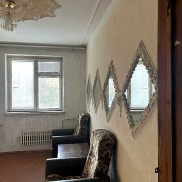 Світла вул., 27