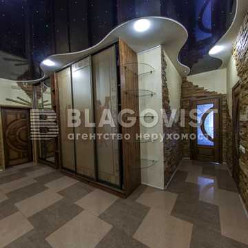 Дмитрівська вул., 69