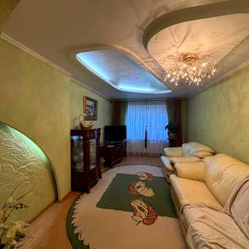 Академіка Грушевського вул., 42