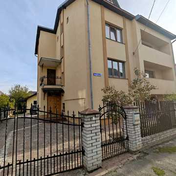 Радісна вул., 6