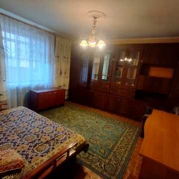 Космонавтів вул., 58/2