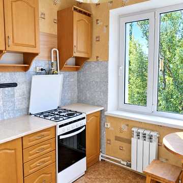 Бакинська вул., 37