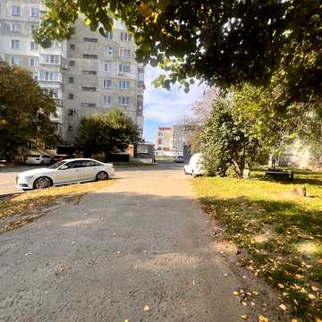 Незалежності вул. (Космонавта Попова), 15/18