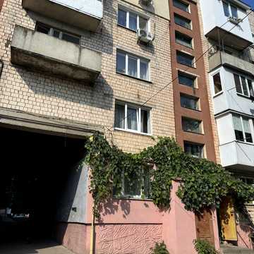 Південно-Кільцева вул., 25