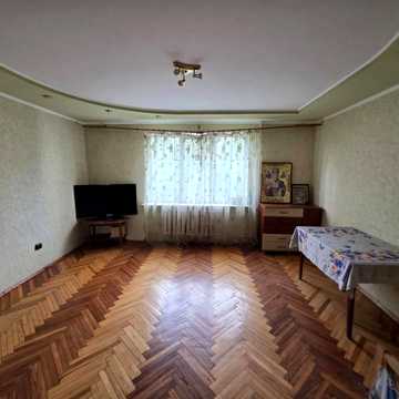 Івана Миколайчука вул., 38