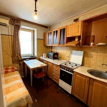 Академіка Корольова вул., 112