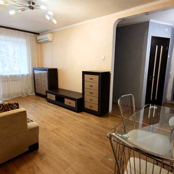 Сегедська вул., 6Б