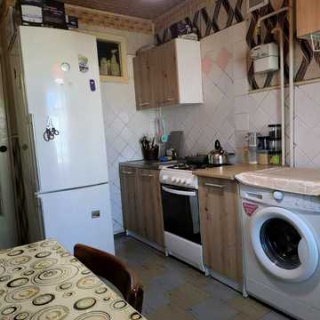 Героїв просп., 11