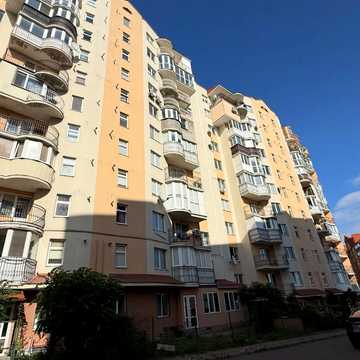 Довженка вул., 12