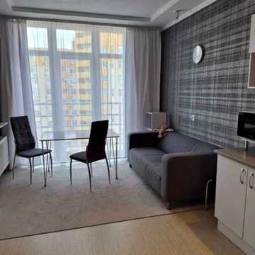 Сім'ї Кульженків вул. (Петра Дегтяренка), 31-Б