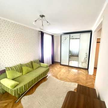 Вацлава Гавела бульв. (Івана Лепсе), 77