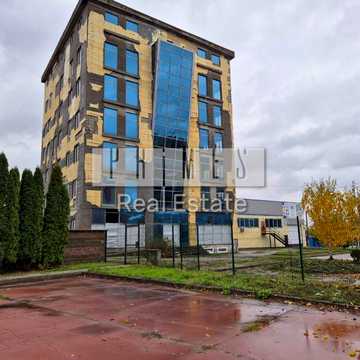 Металургів вул., 3